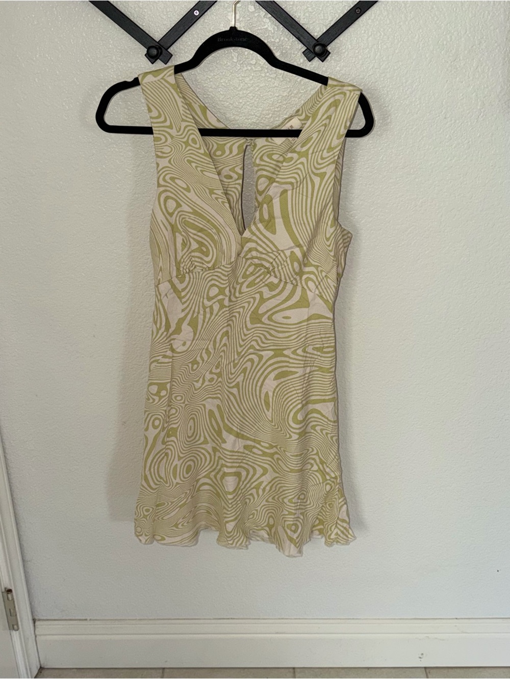 Roark Green White Abstract Swirl V-Neck Mini Dress Size Small - Picture 2 of 5
